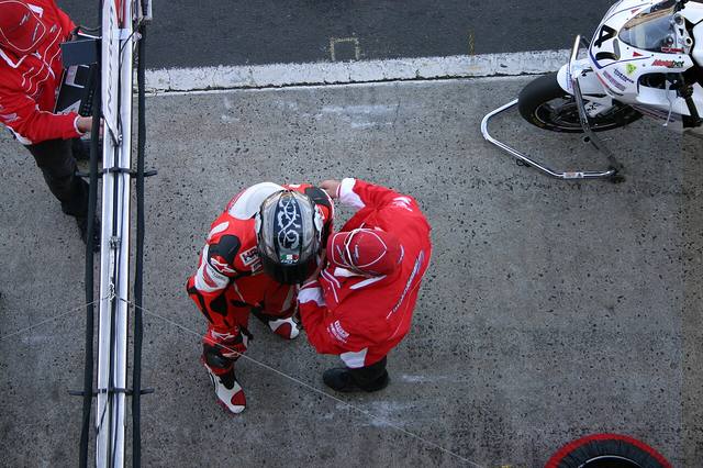 MotoGP谈判罚：尺度之争背后的逻辑（球迷文化视角）